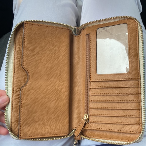 Michael Kors wallet - Picture 3 of 5